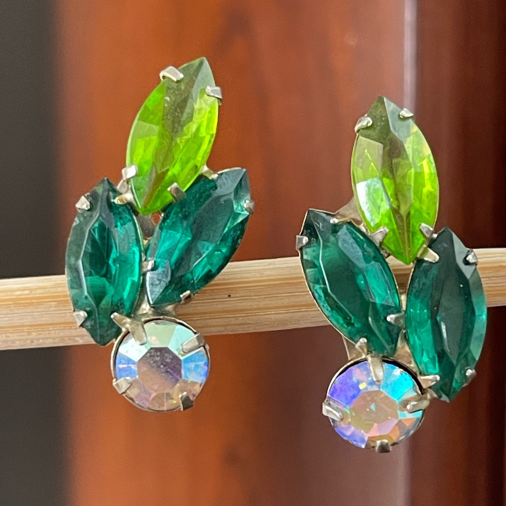 1950s aqua aura peridot & emerald green faceted crystal glass clip on earrings